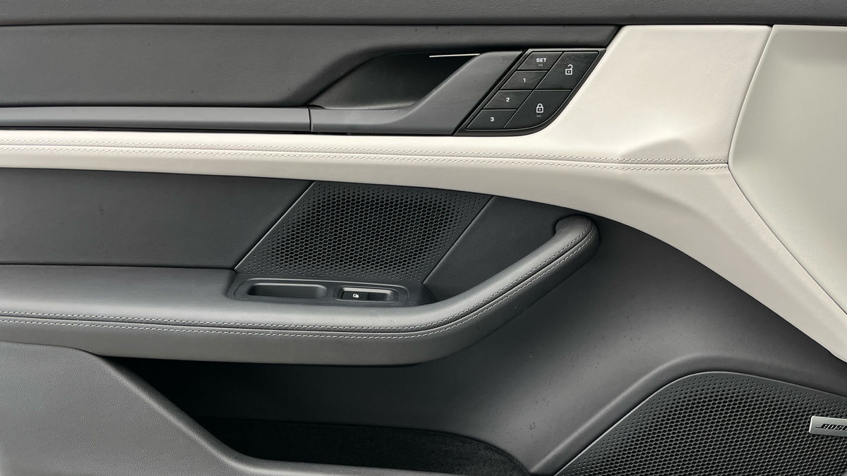 Porsche Taycan Image 19