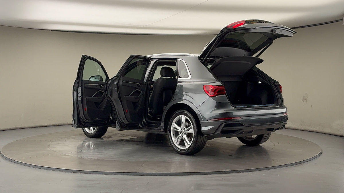 More views of Audi Q3