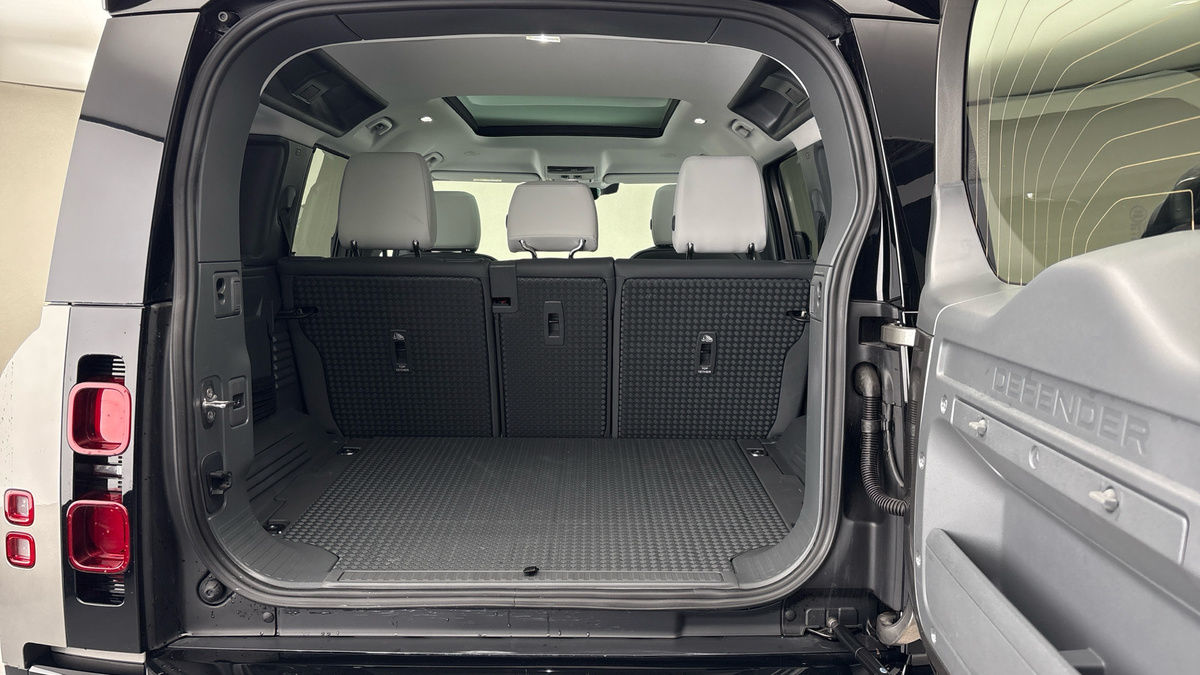 Land Rover Defender 110 Urban Image 11