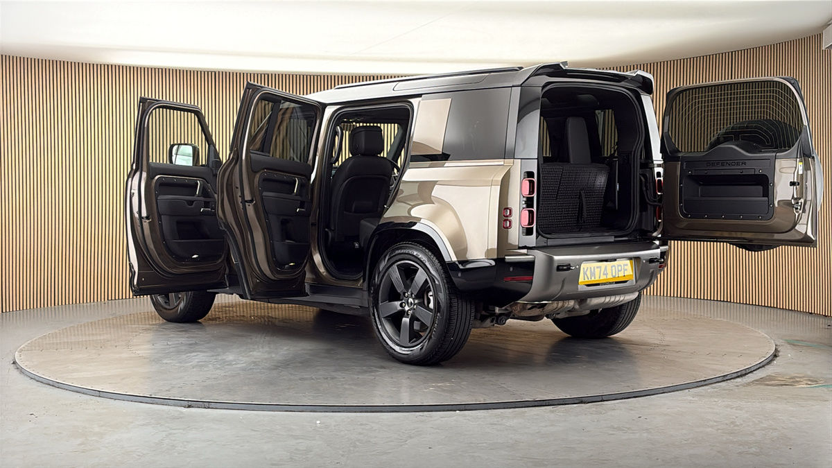 More views of Land Rover Defender 110