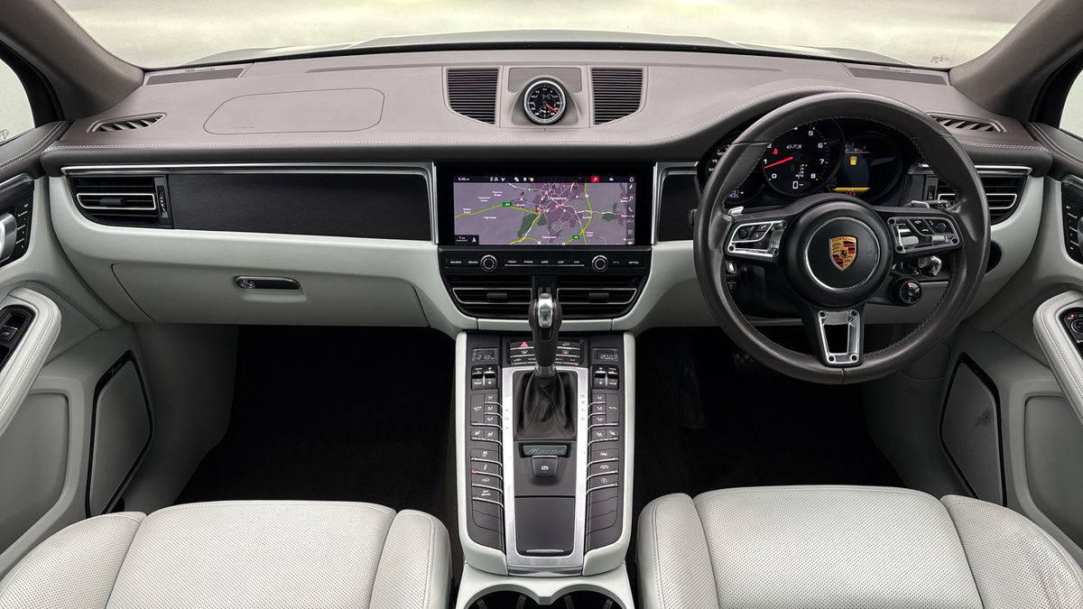 Porsche Macan Image 12