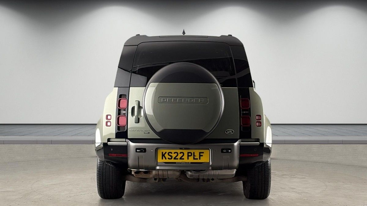 Land Rover Defender 110 Image 4