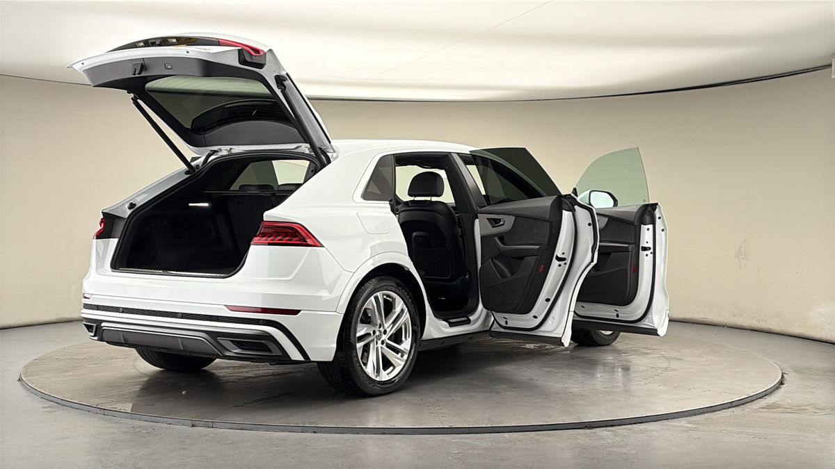 More views of Audi Q8