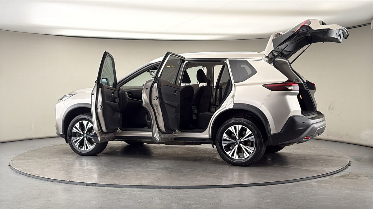 More views of Nissan X-Trail
