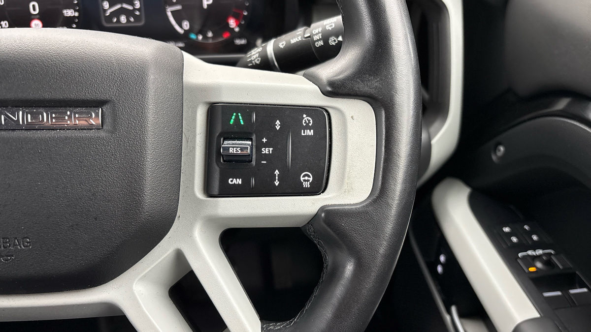 Land Rover Defender 110 Image 14