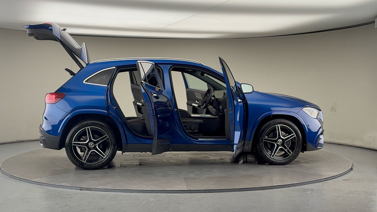 More views of Mercedes-Benz GLA