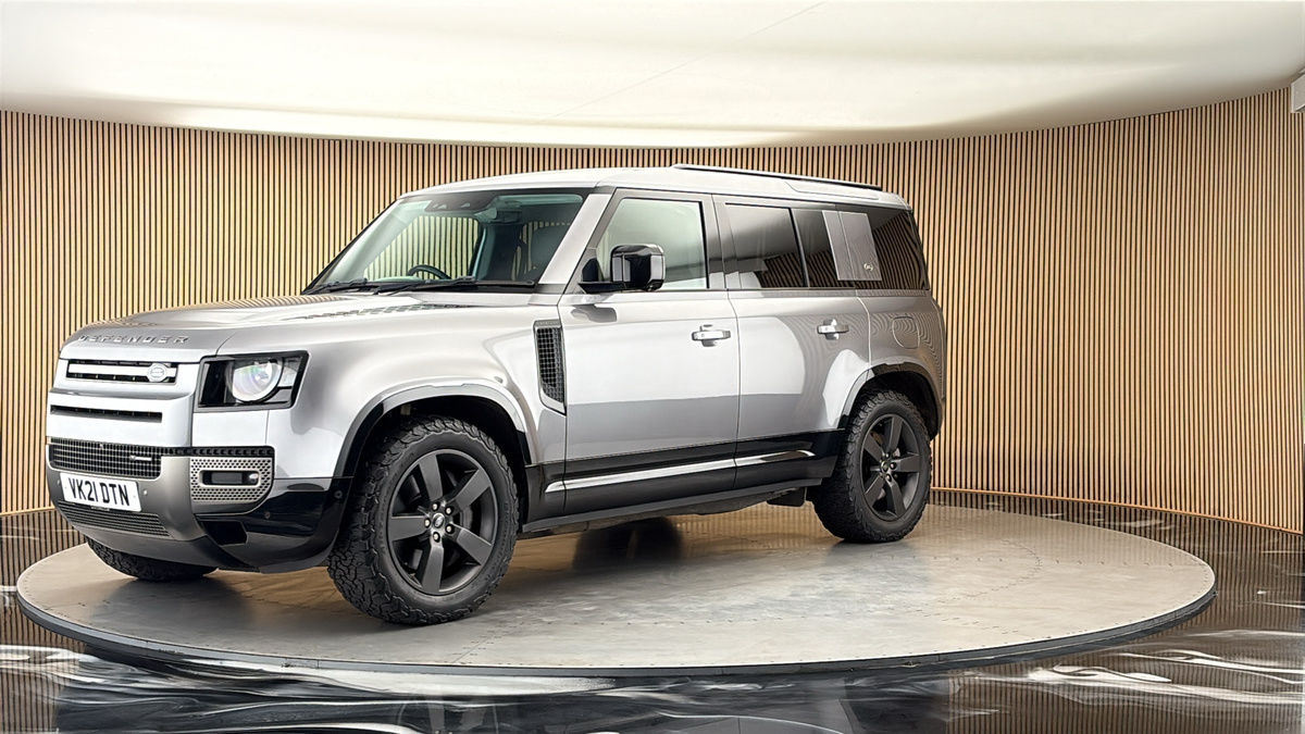 Land Rover Defender 110 Image 20