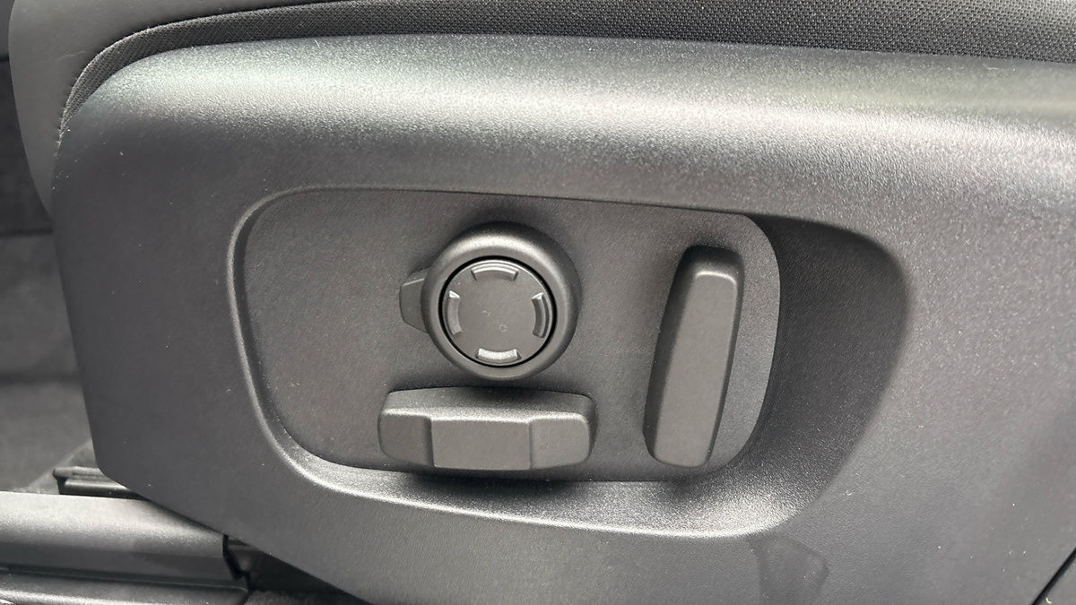 Land Rover Discovery Sport Image 35