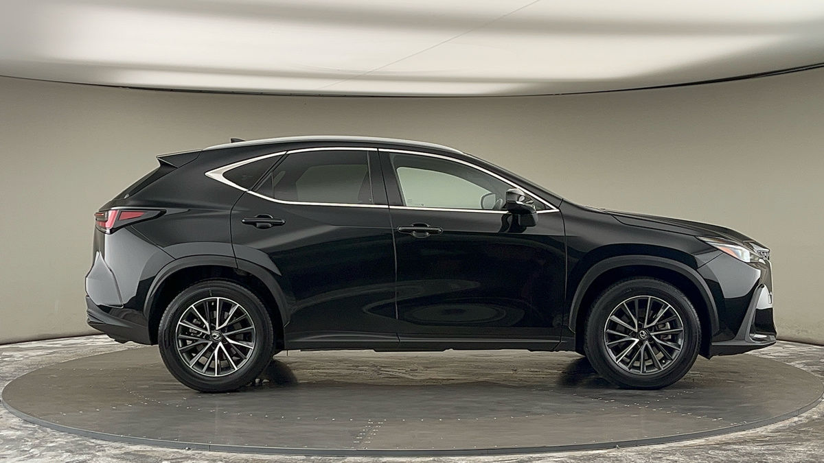 Lexus NX Image 16