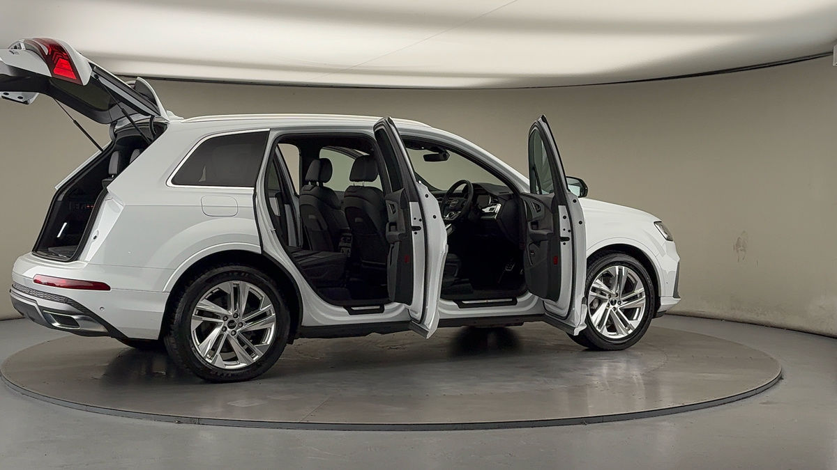 More views of Audi Q7