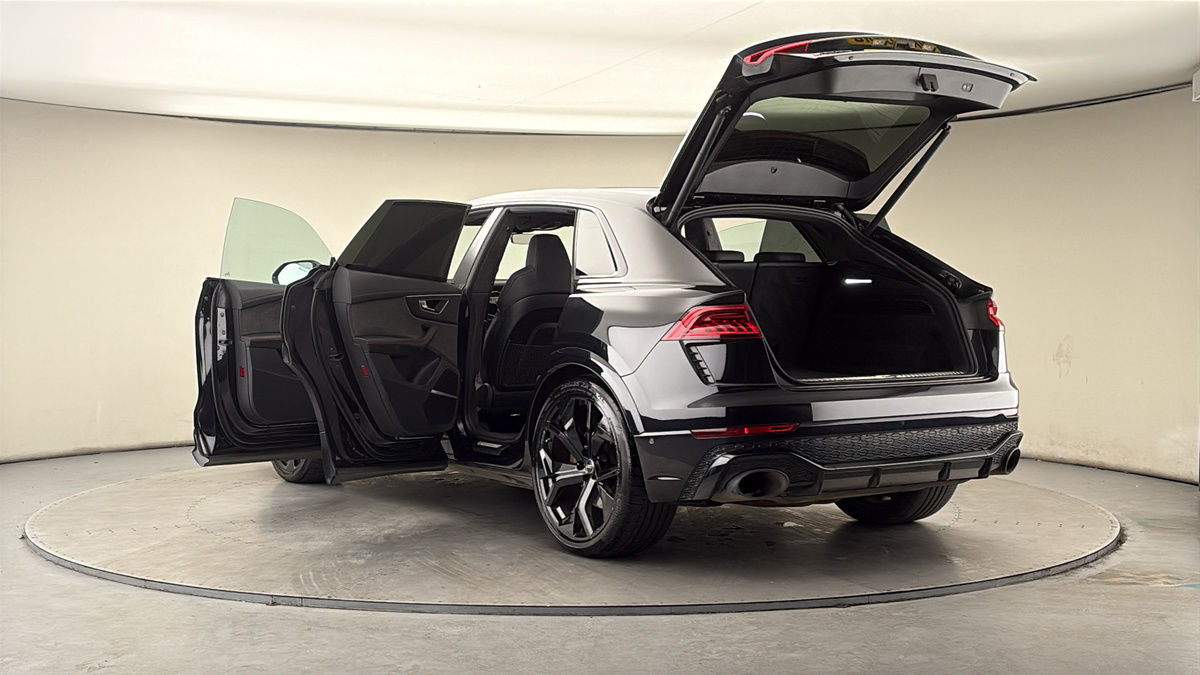 Audi RSQ8 Image 23