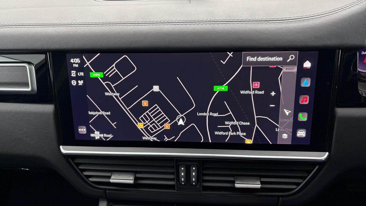 Porsche Cayenne Image 17