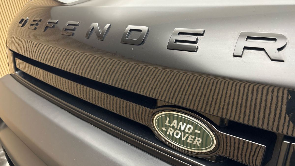 Land Rover Defender 90 Image 24