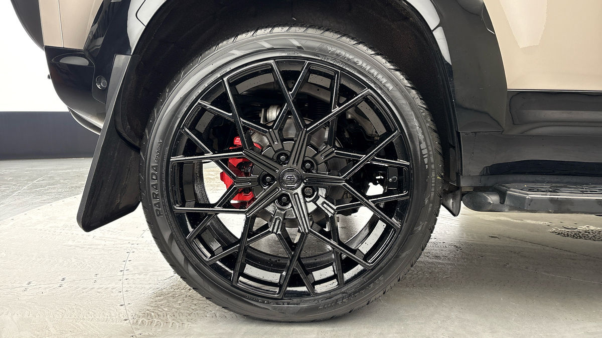 Land Rover Defender 110 Urban Image 10