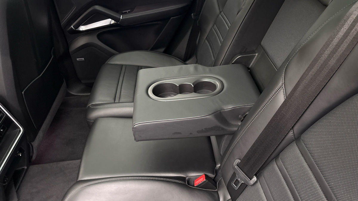 Porsche Cayenne Image 9