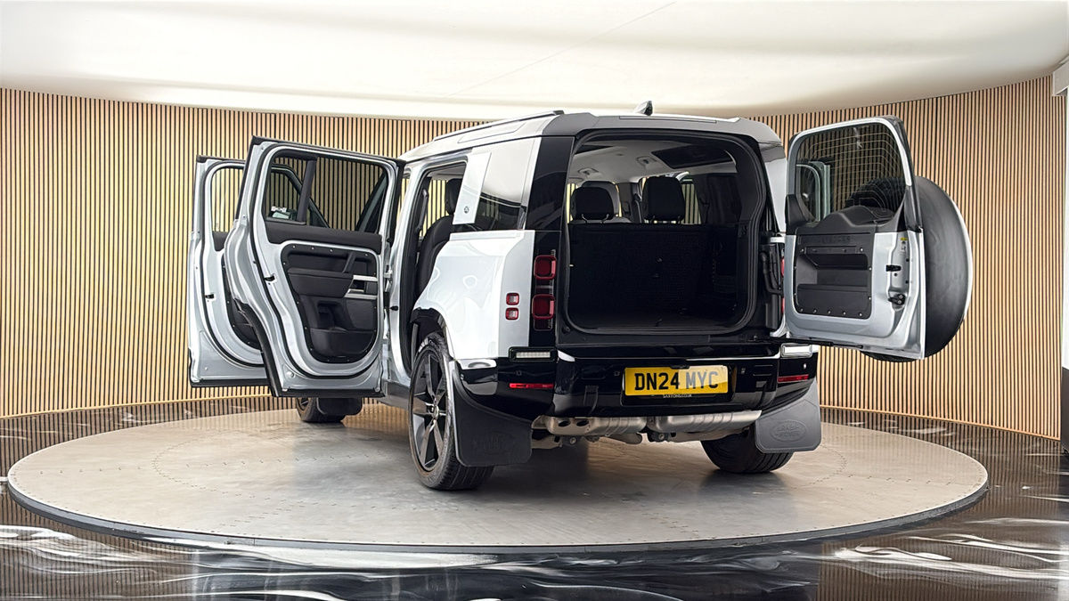 More views of Land Rover Defender 110