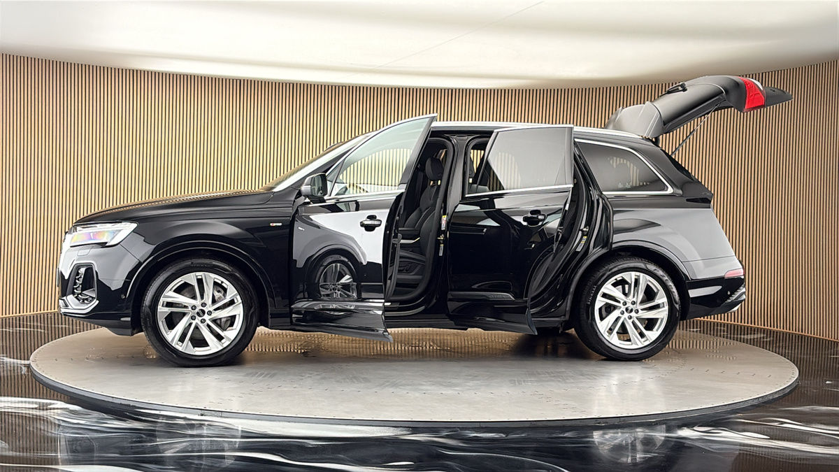 More views of Audi Q7
