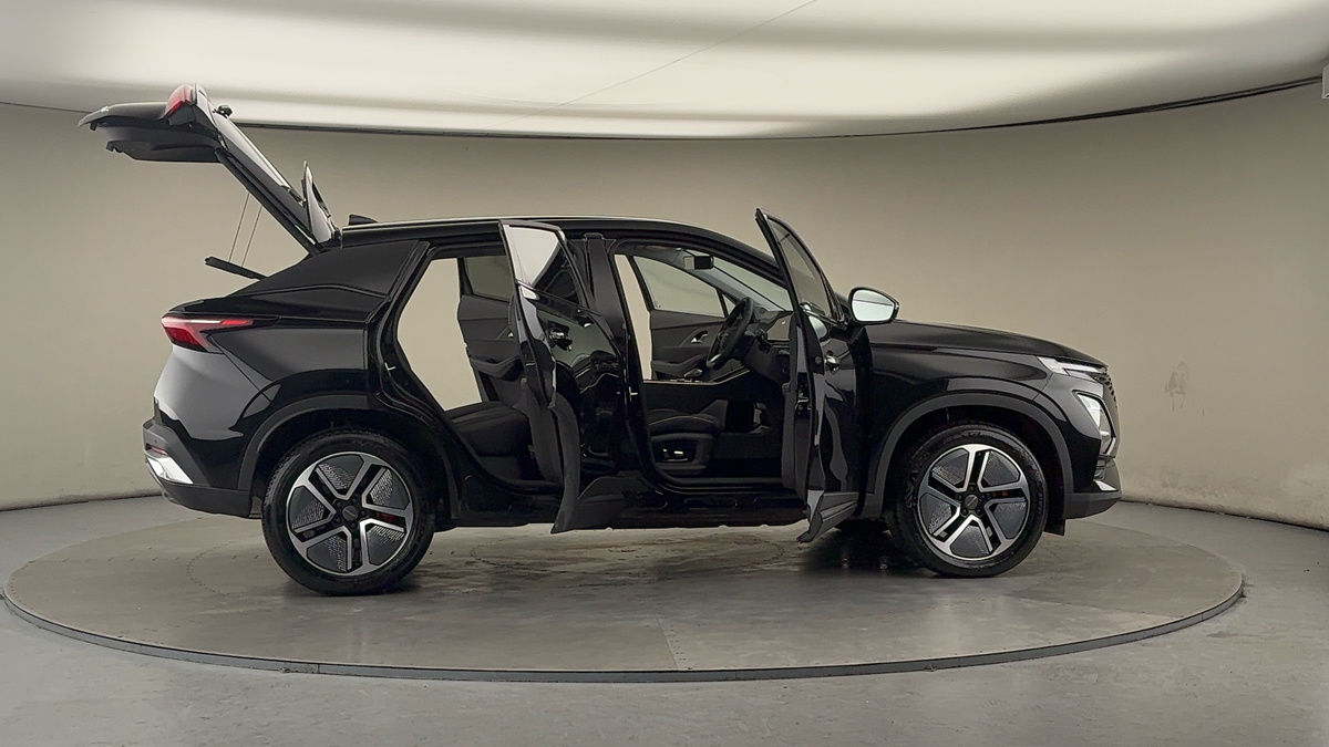 More views of Omoda 5