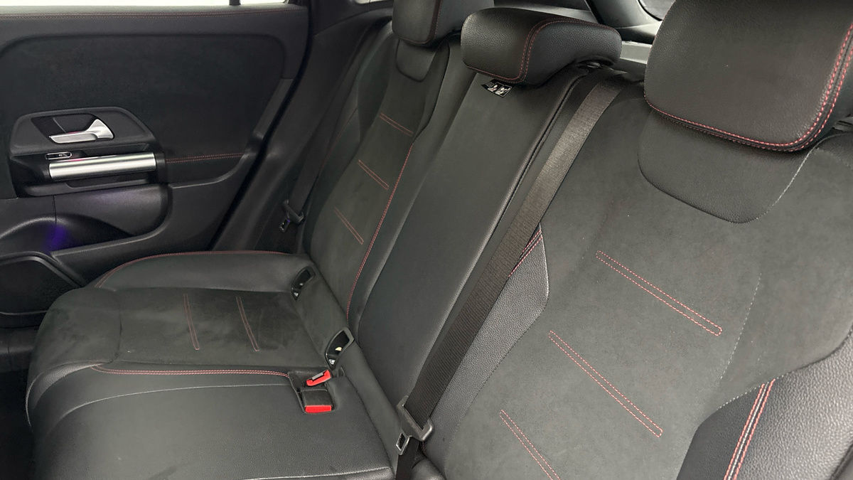 Mercedes-Benz GLA Image 8