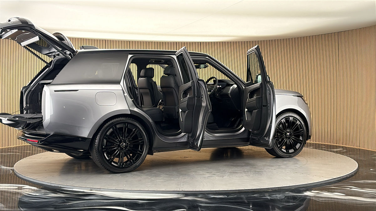 More views of Land Rover Range Rover