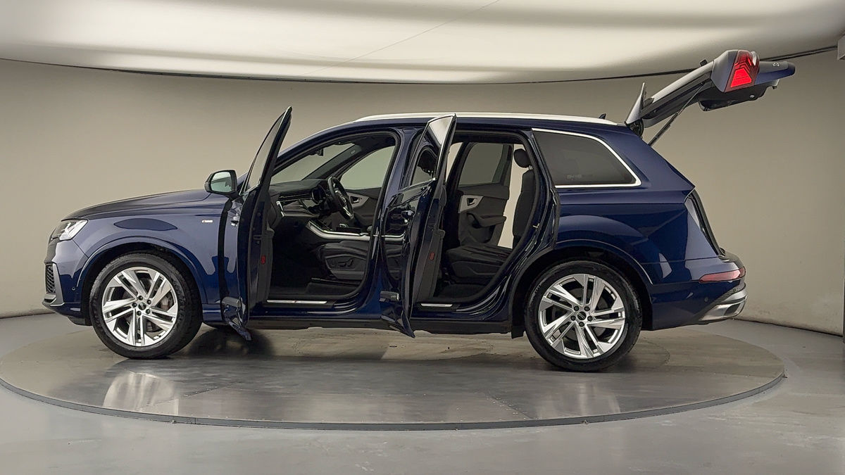 More views of Audi Q7