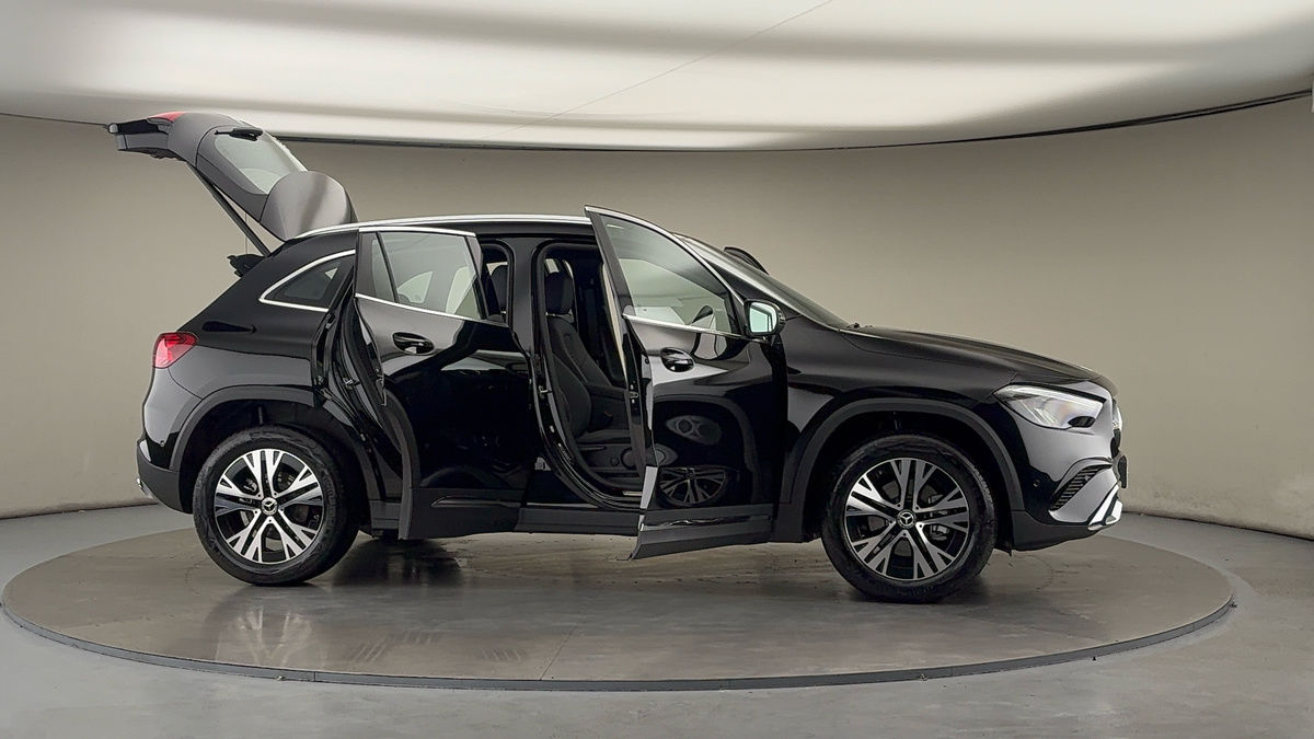 More views of Mercedes-Benz GLA