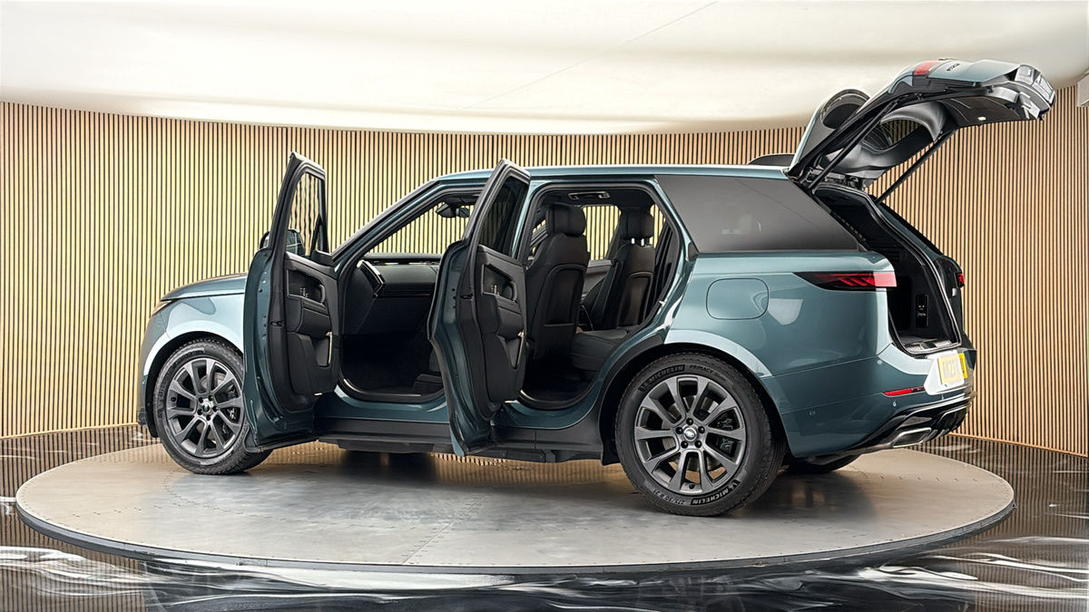 More views of Land Rover Range Rover Sport