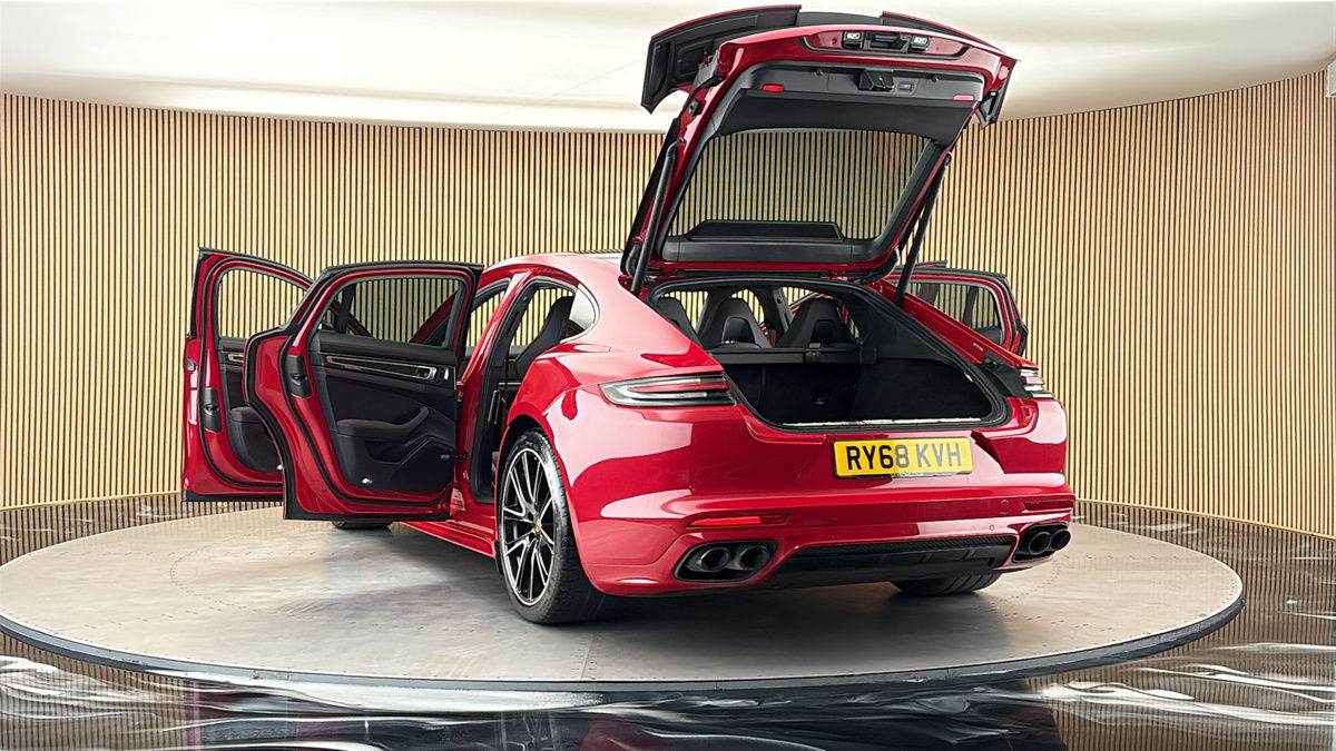 More views of Porsche Panamera