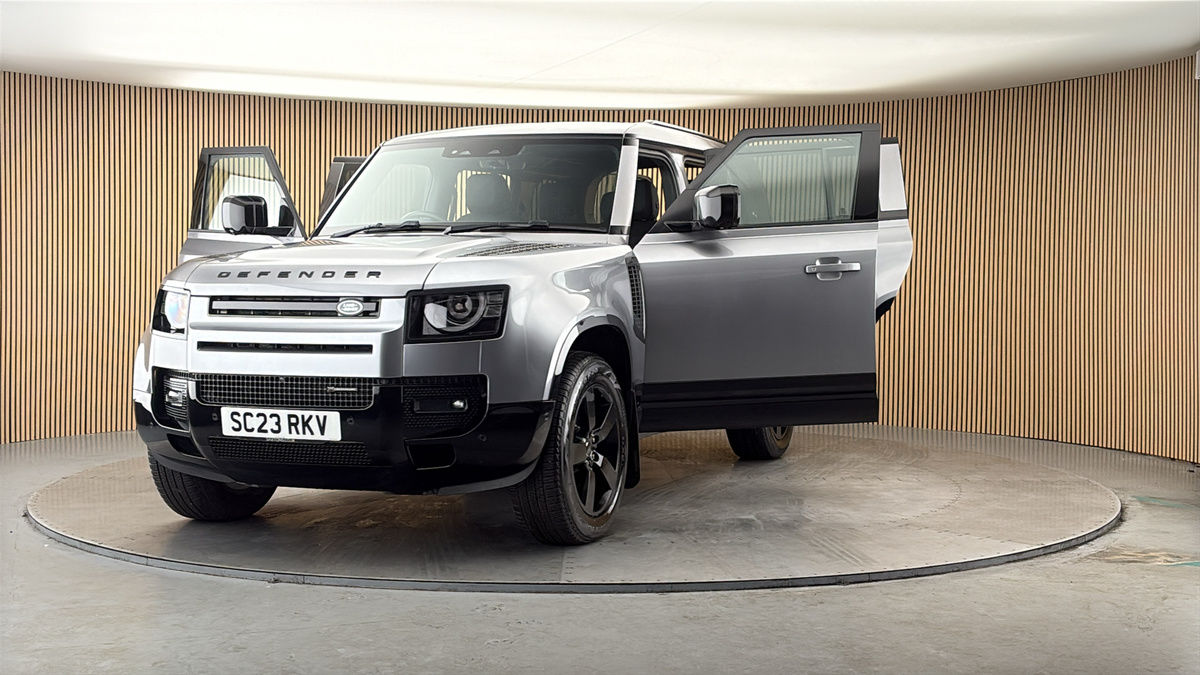 More views of Land Rover Defender 110