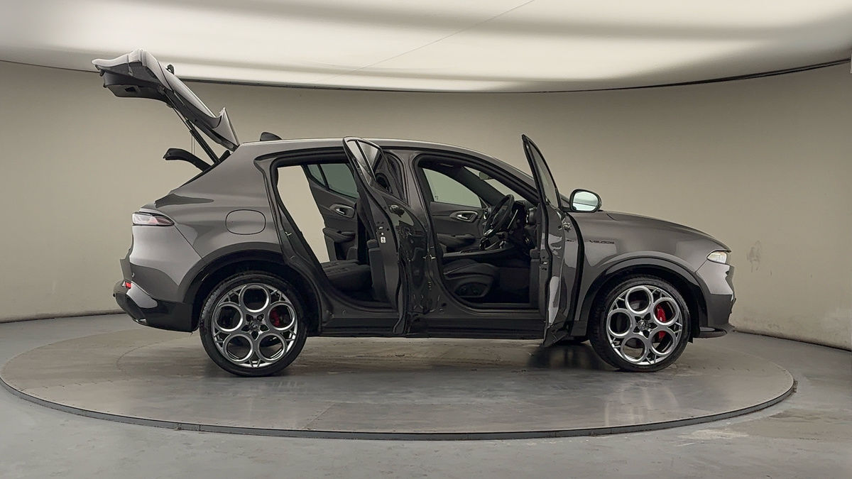 More views of Alfa Romeo Tonale