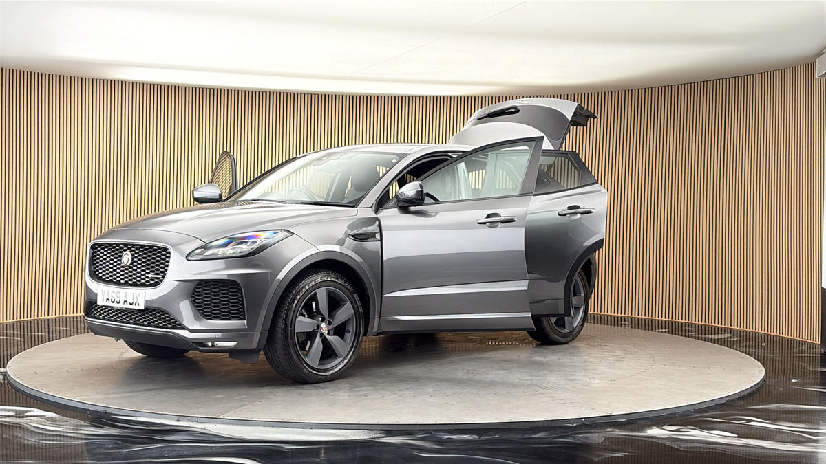 Jaguar E-PACE Image 22