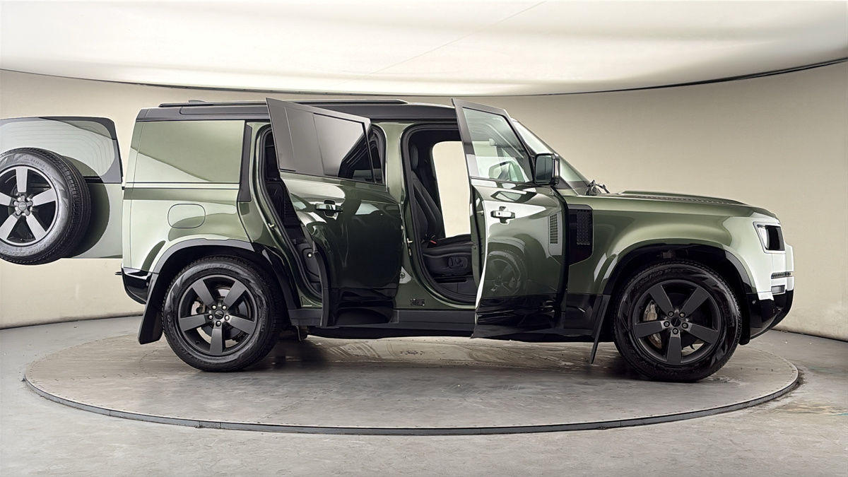 More views of Land Rover Defender 110