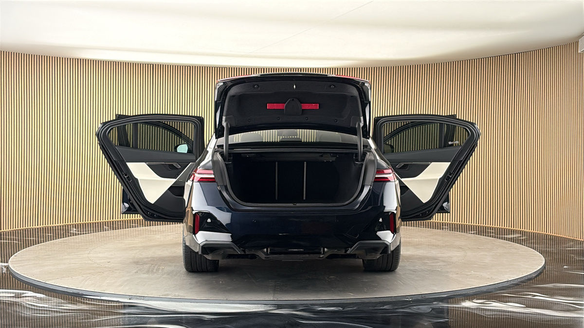 More views of BMW i5