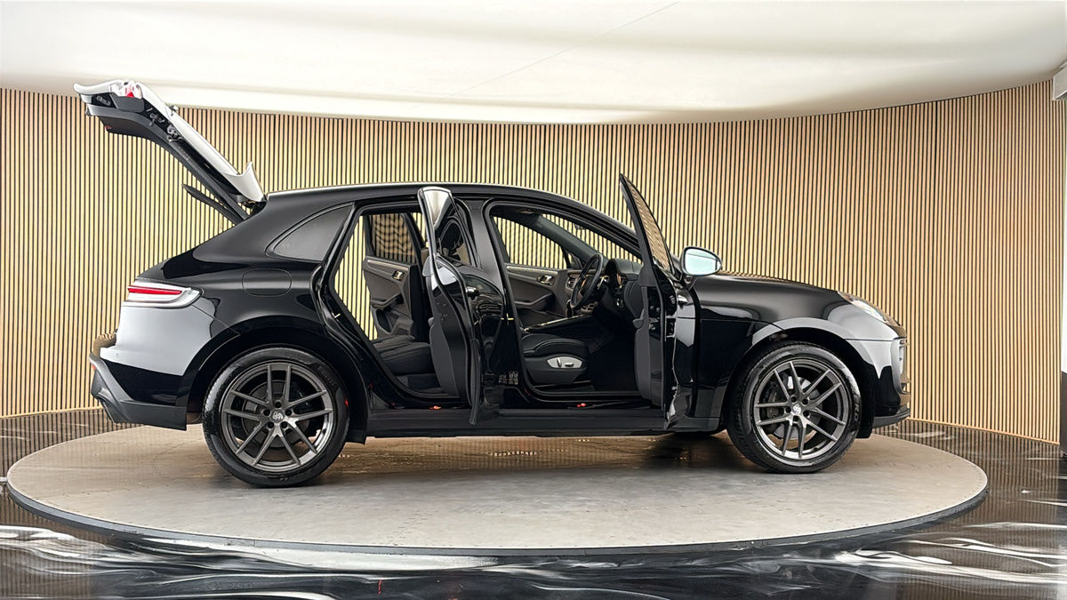 More views of Porsche Macan