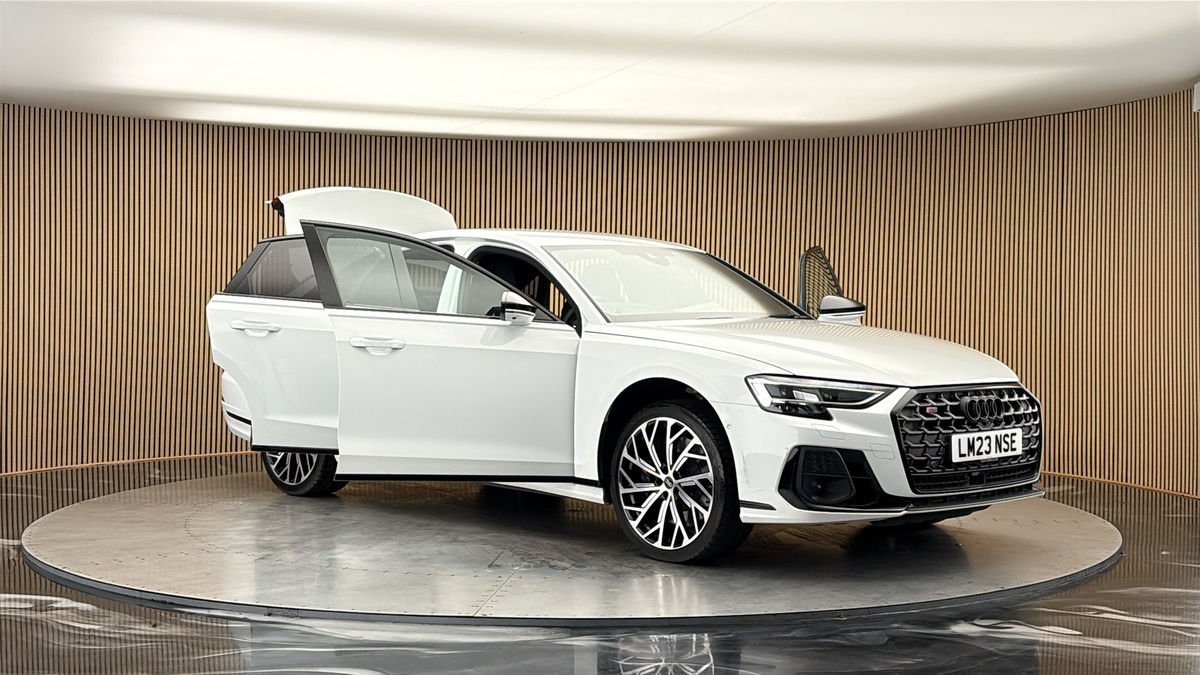 More views of Audi S8