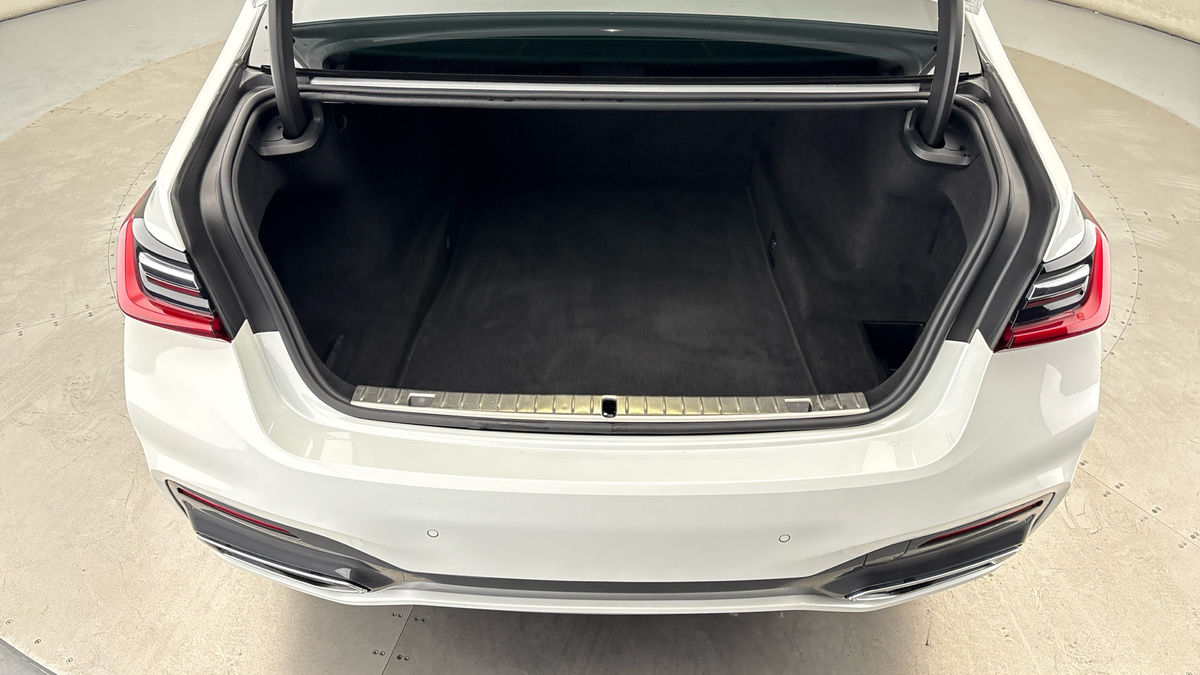 BMW 7 Series Image 11