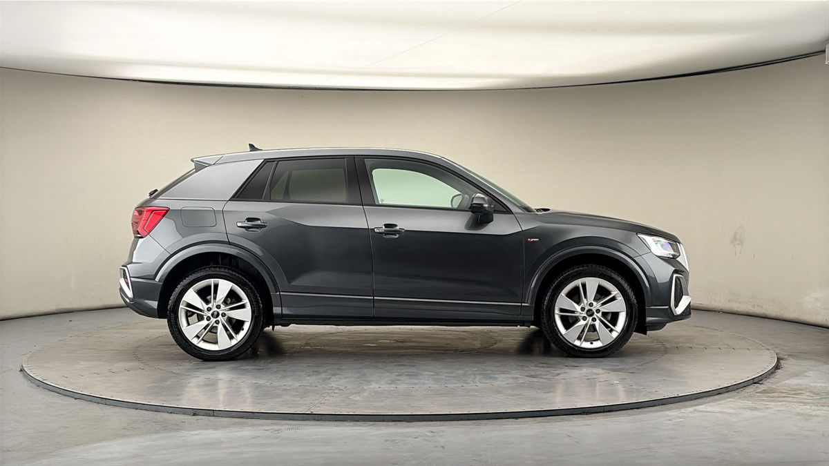 Audi Q2 Image 16