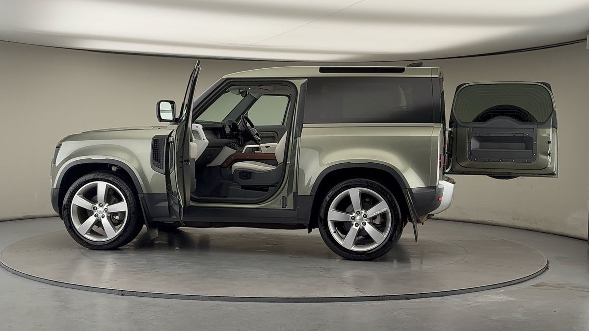 More views of Land Rover Defender 90