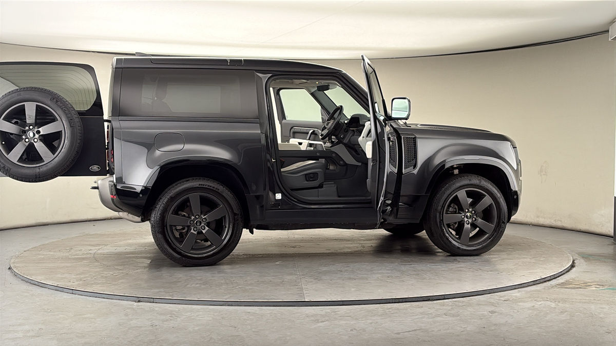 More views of Land Rover Defender 90