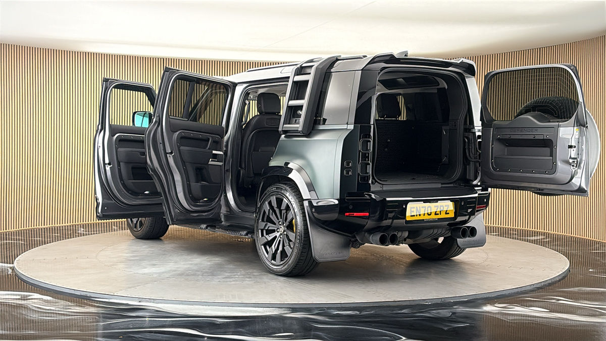 Land Rover Defender 110 Image 23