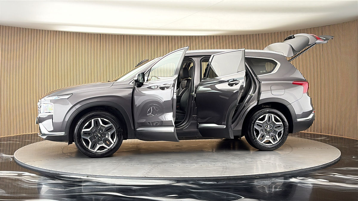 More views of Hyundai Santa Fe