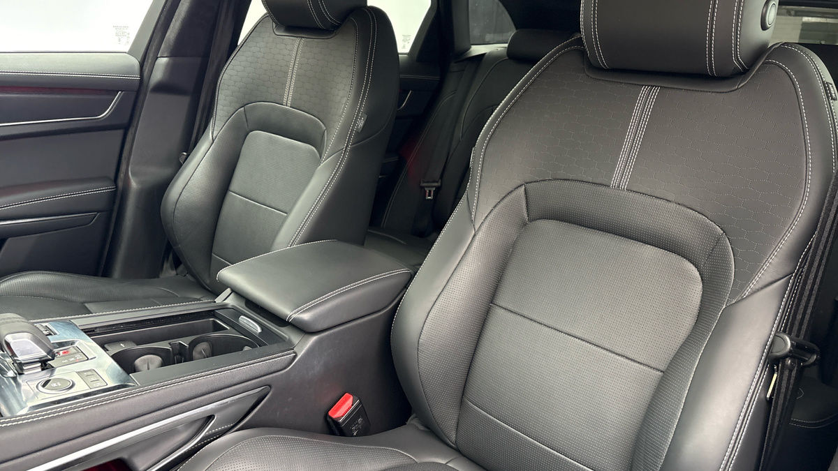 Jaguar F-PACE Image 7