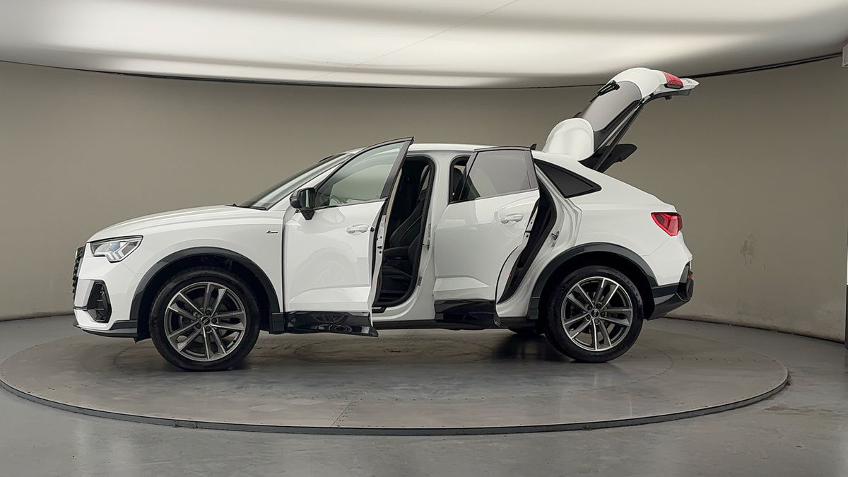 More views of Audi Q3