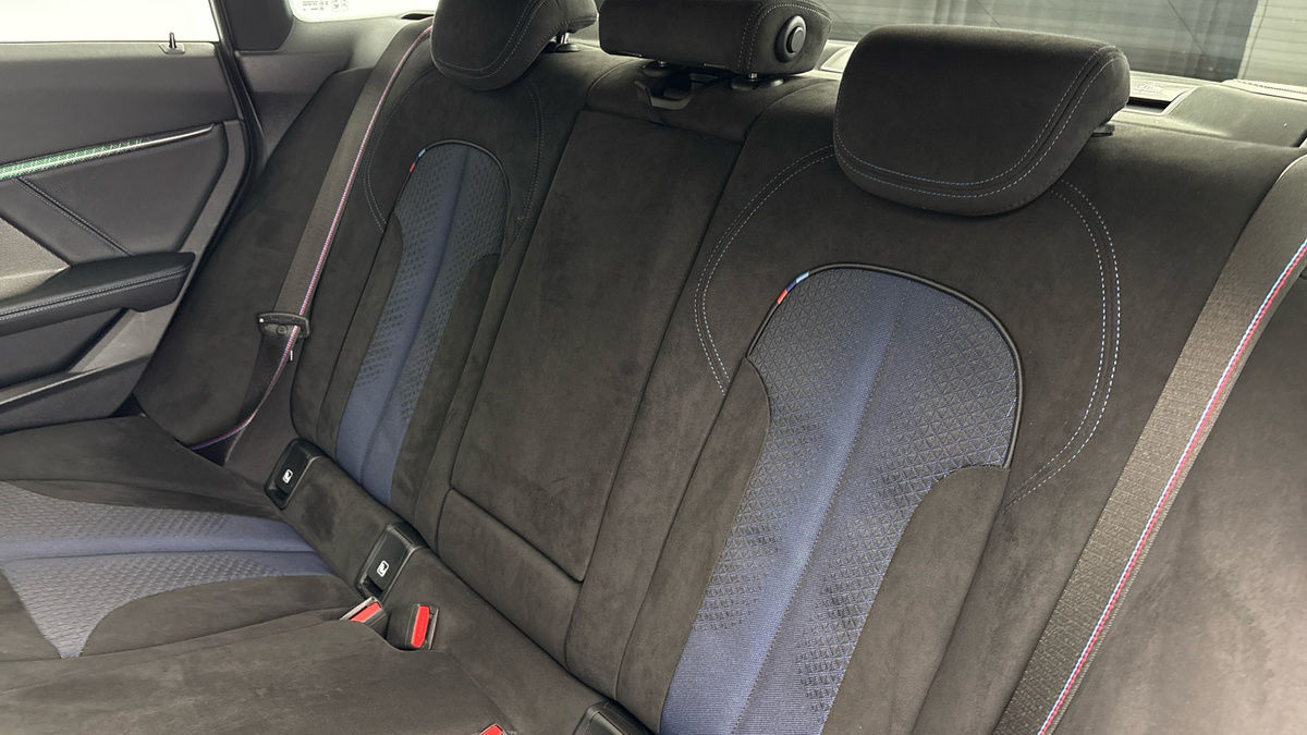 BMW 2 Series Image 8