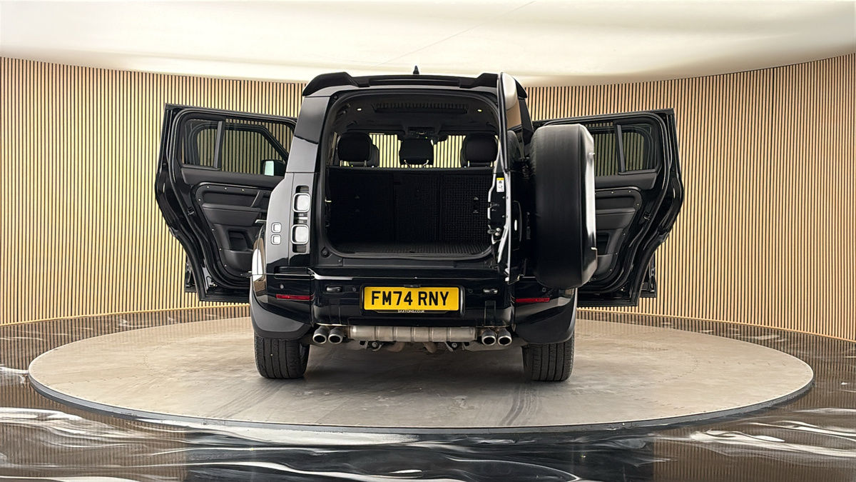 More views of Land Rover Defender 110