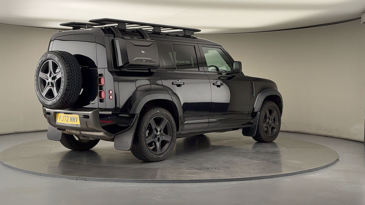 Land Rover Defender 110 Image 21