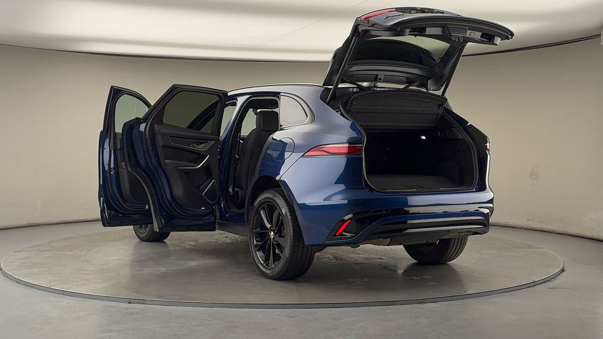 Jaguar F-PACE Image 23