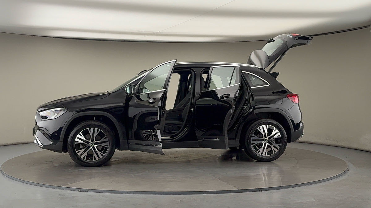 More views of Mercedes-Benz GLA