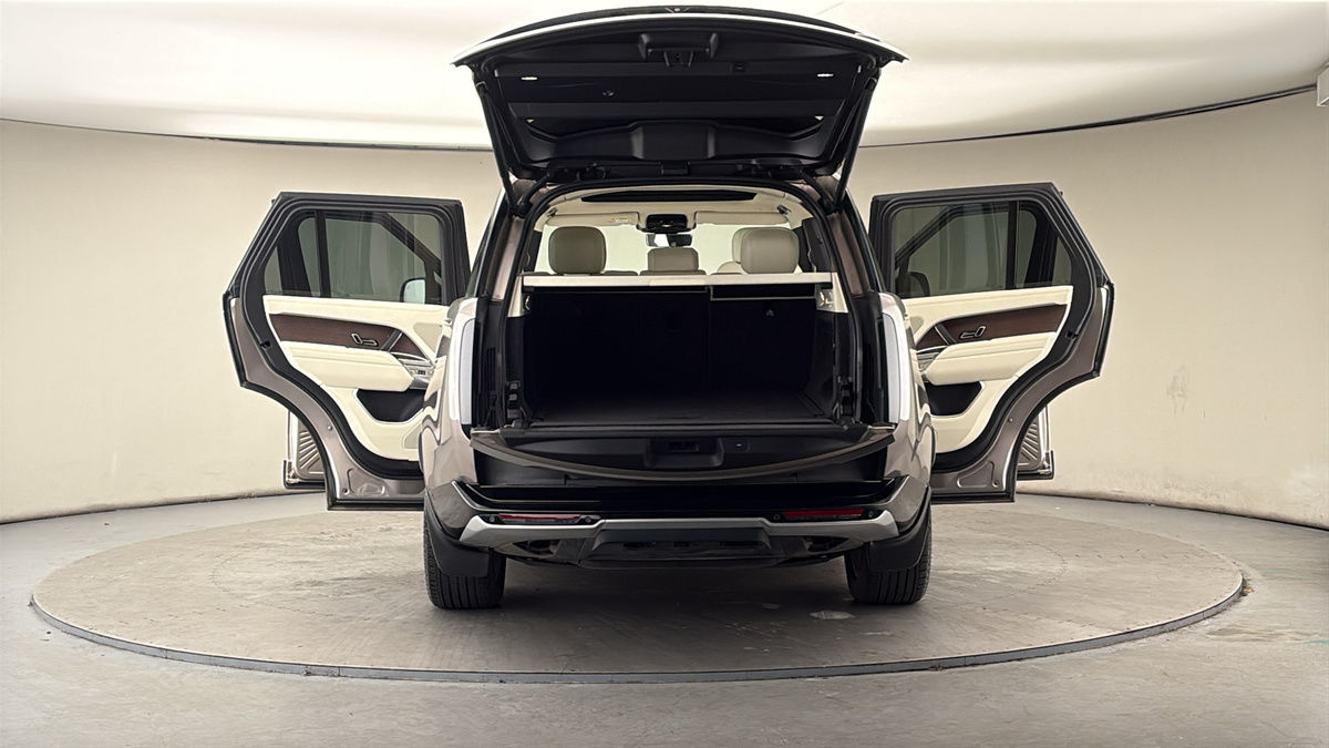 More views of Land Rover Range Rover