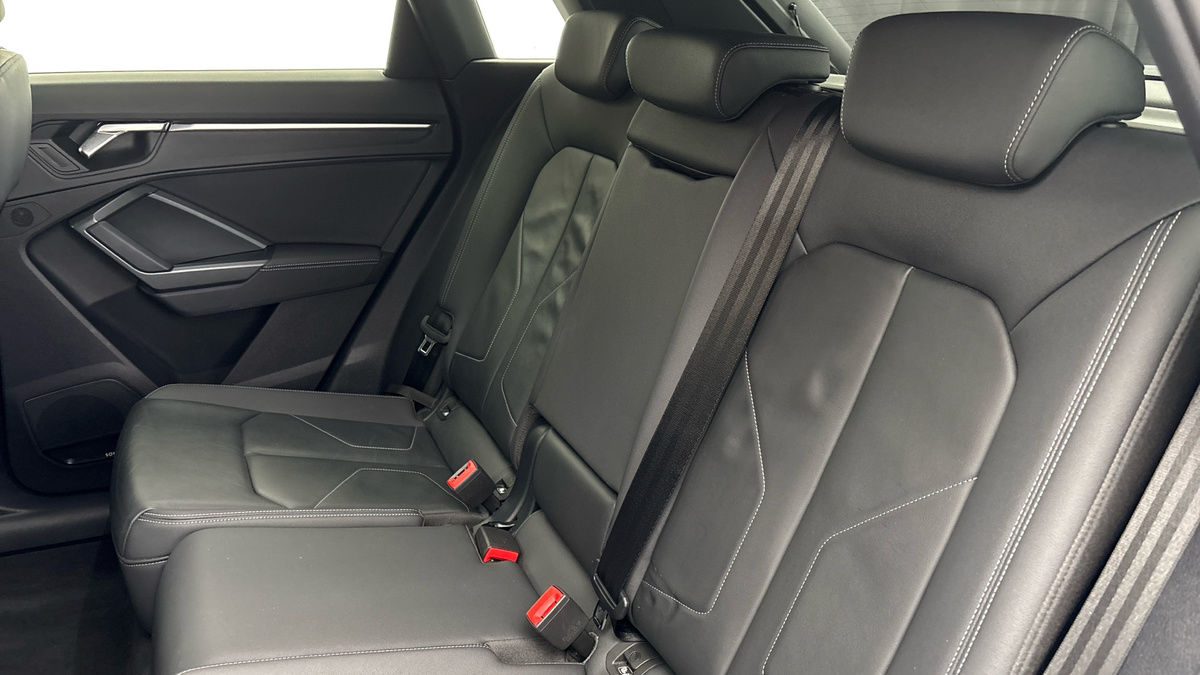 Audi Q3 Image 8